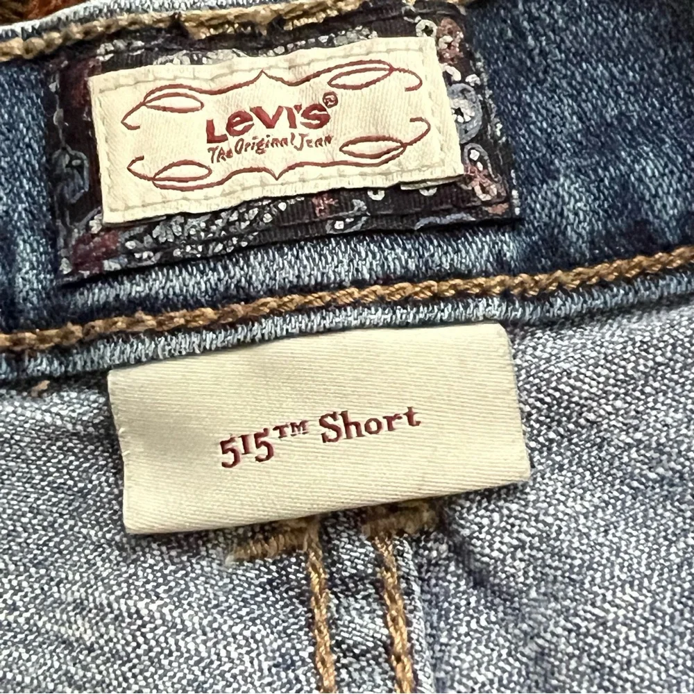 Levi Strauss Short 515 Denim Shorts. Womens size 16 - Picture 4 of 5